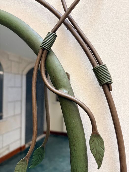 Consola em ferro forjado com tampo de vidro e espelho