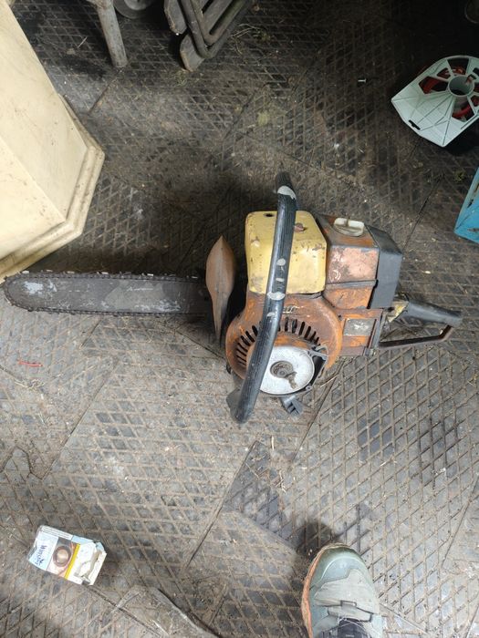 Stara piła spalinowa