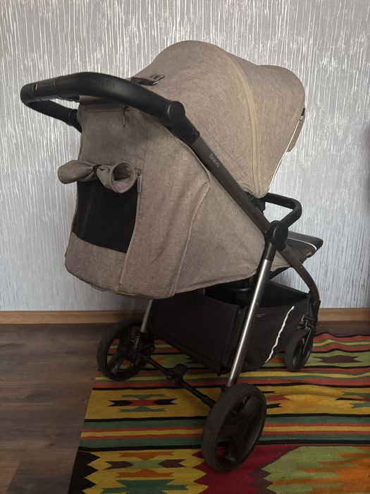 Прогулянкова коляска Carrello Bravo