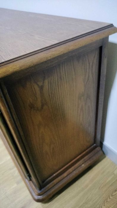 Móvel de sala em madeira maciça