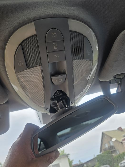 Lampka oświetlenie kabiny mercedes w211