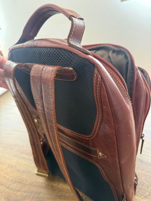Mochila portátil em pele (Casa das Peles)