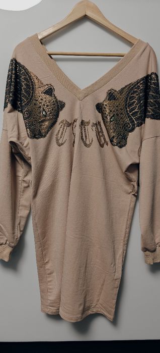 Sukienka Tatu -beżowa z aplikacją pantery.