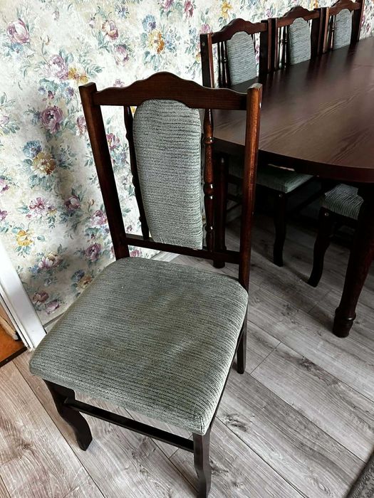 Stół z kompletem 8 krzeseł