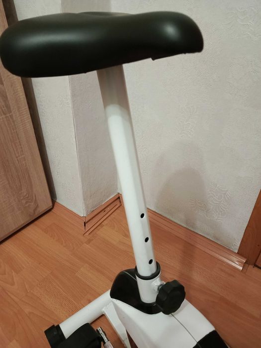 Велотренажер з дисплеєм  HOT-SPORT HS-045H