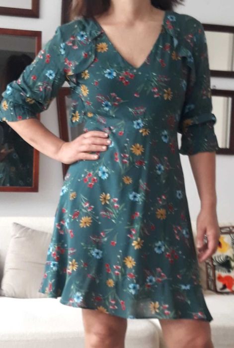 Vestido verde da Mango, com flores