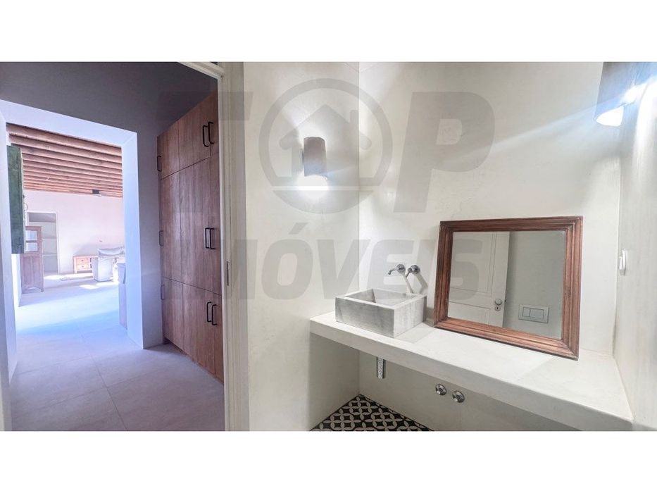Moradia V2 reabilitada com vista para o mar - Centro Loulé - 630.000€