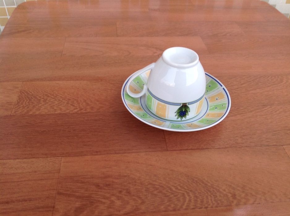 Conjunto de 4 chávenas de chá com Pires Novo na Caixa