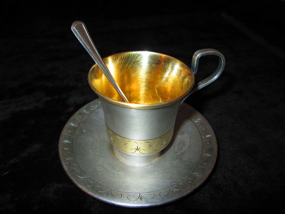 Кофейная пара в позолоте с ложкой МНЦ СССР.