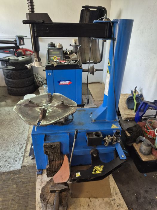 Półautomatyczna montażownica Variant Service