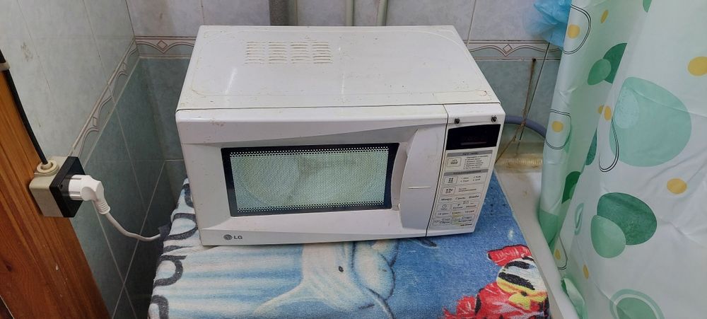 LG микроволновая печь рабочая.