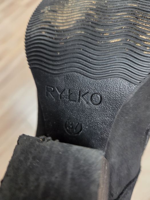 Czarne skórzane botki Ryłko 37