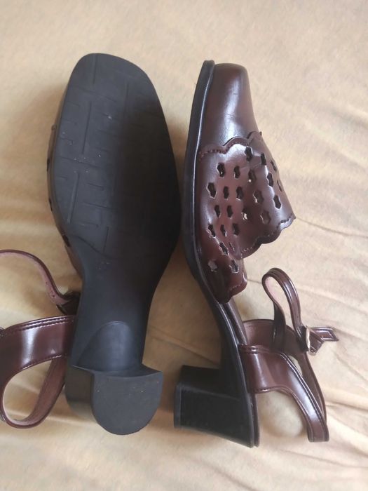 Nowe buty skórzane damskie letnie r. 39