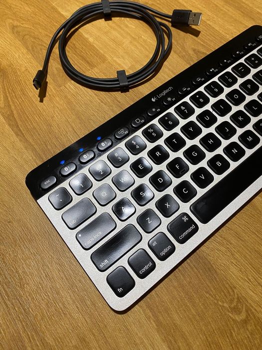 Teclado Bluetooth Iluminado Logitech K811