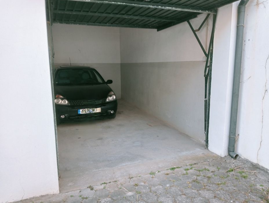 Alugo garagem box