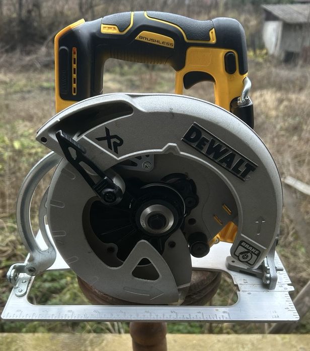 Паркетна DeWalt DCS574