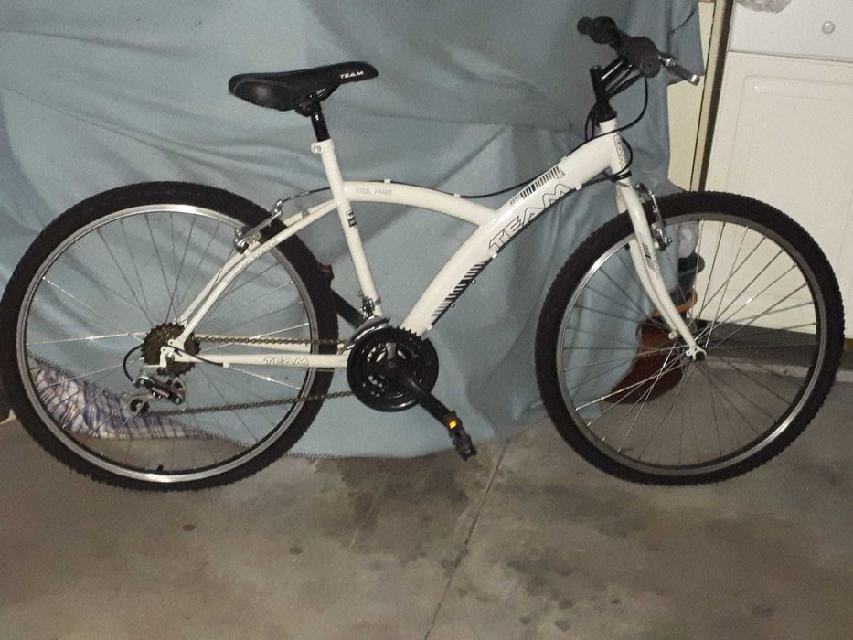 Bicicleta de cidade, semi-nova