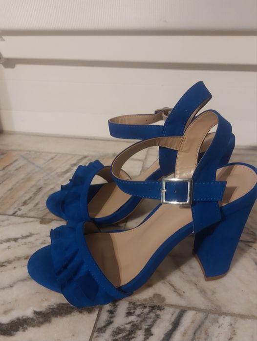 Buty szafirowe na obcasie słupkowym rozmiar 37