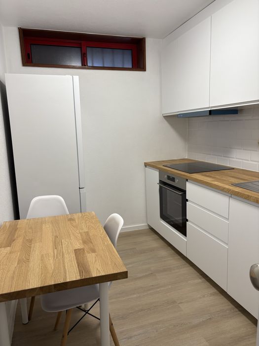 Quarto para uma ou duas pessoas junto ao metro Santo Ovídio