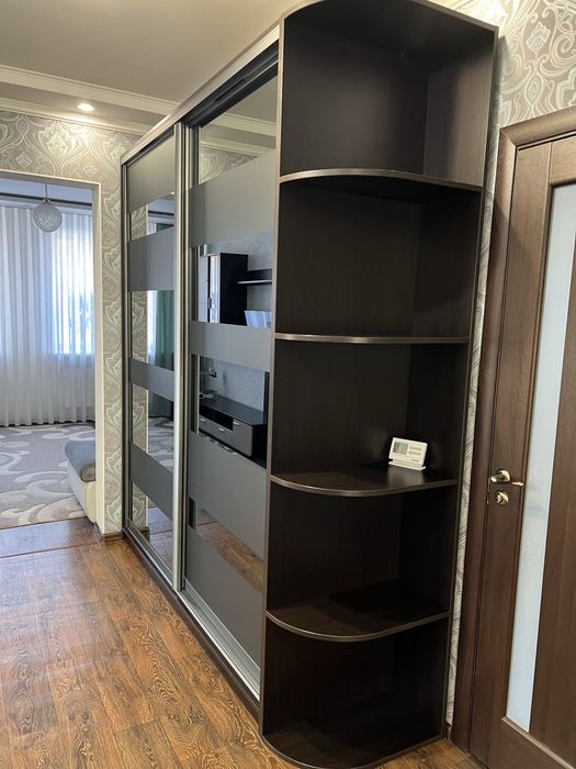 Шафа-купе розміром 2,4*2*0,6