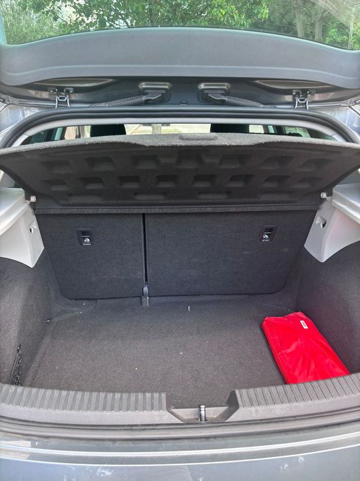 Seat Leon 2013 com 180.000km em ótimo estado.