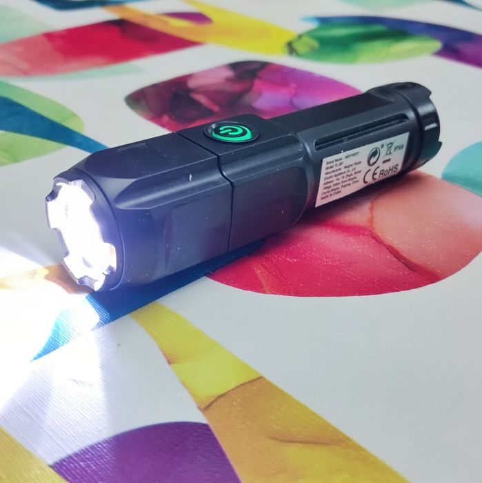 Lanterna Portátil com Zoom