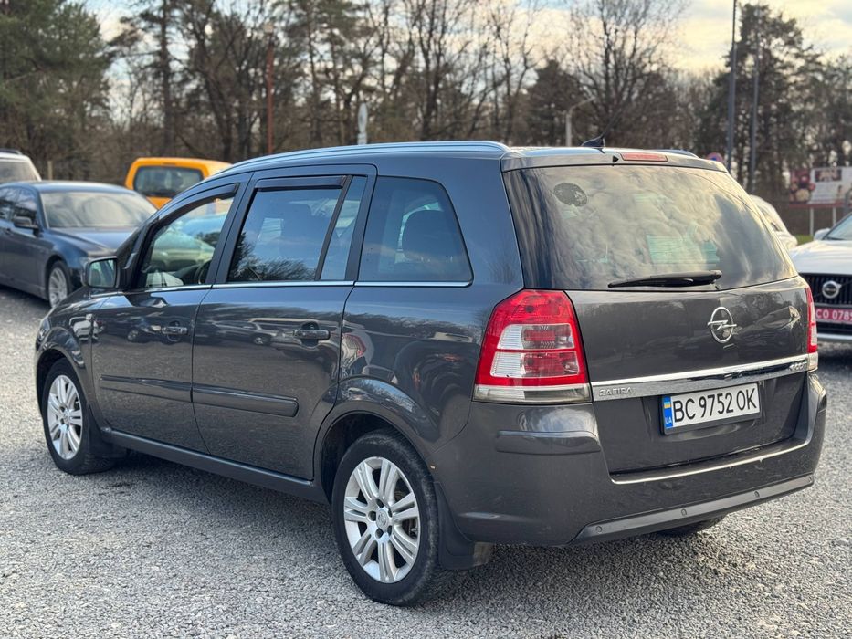 Opel Zafira B 2012