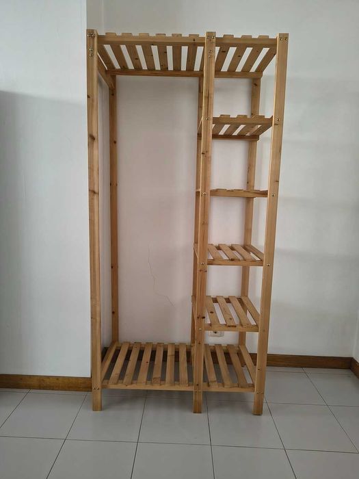 Estante Aberta em Madeira de Pinho - Robusta e Versátil