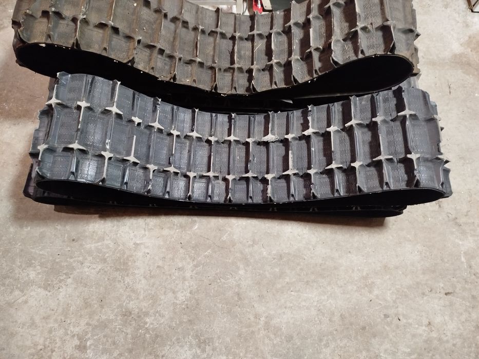 Гусениці еластичні та легкі!