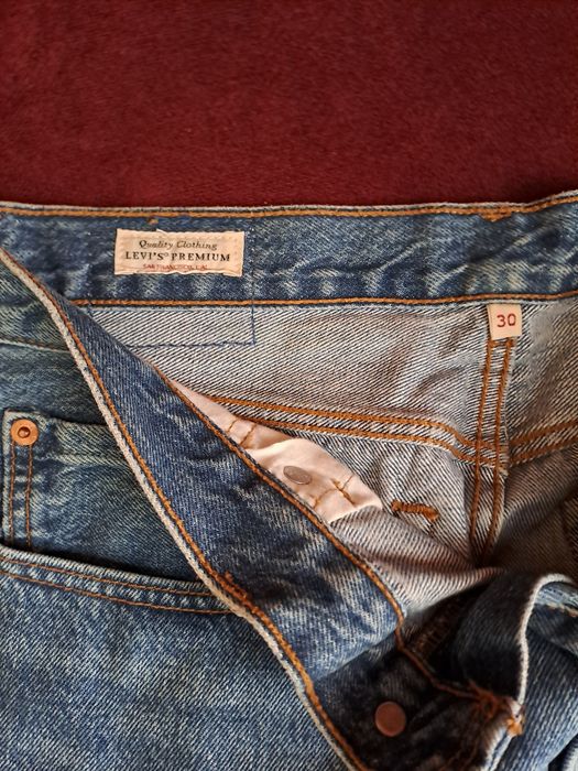 Отдам даром джинсовую юбку Levi's.