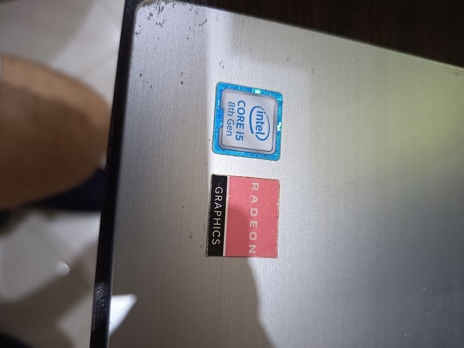 Portátil Lenovo IdeaPap 330 | i5 8ª Geração | 8GB RAM | 240GB SSD