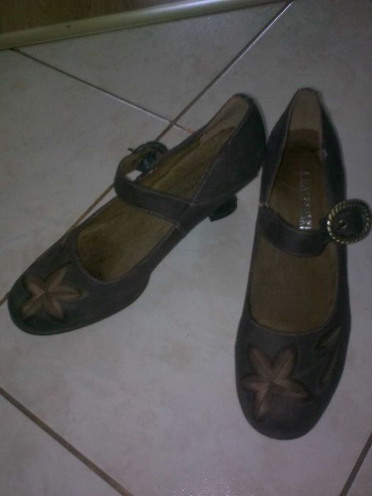 Buty pantofle r. 39 aplikacja kwiaty