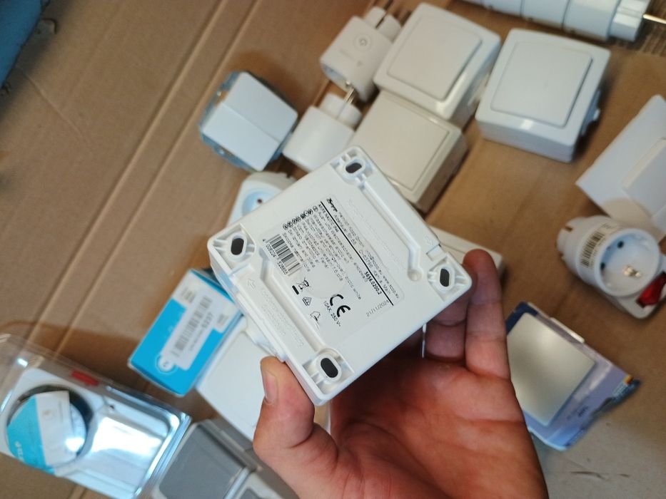 Włączniki natynkowe wtyczki