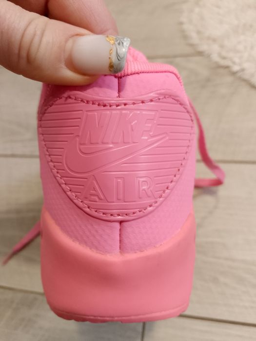 Продам майже нові, оригінальні кросівки Nike