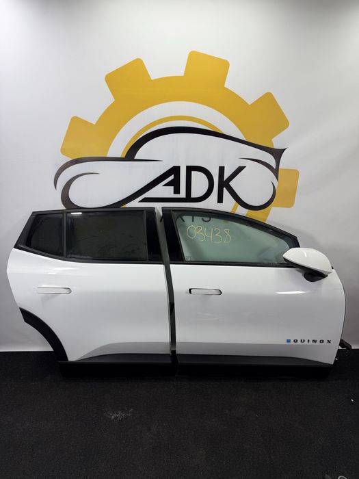 Дверка передня права задня права на Chevrolet Equinox EV