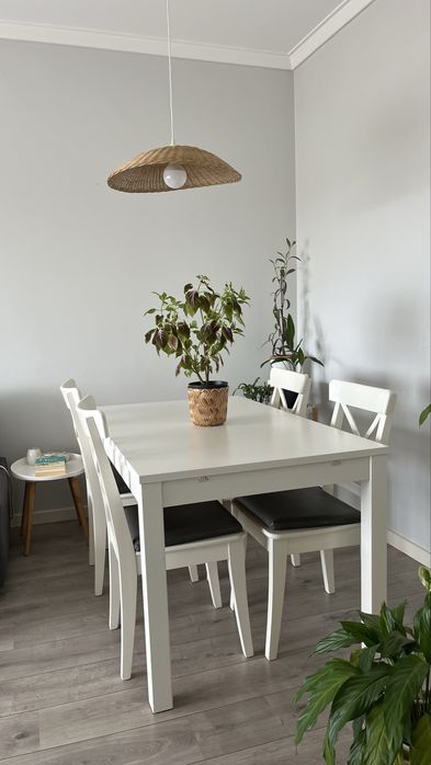 Mesa + 4 cadeiras Ikea
