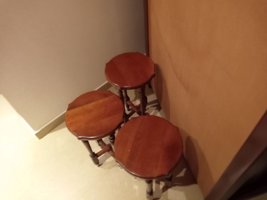 Estantes em Mogno castanho