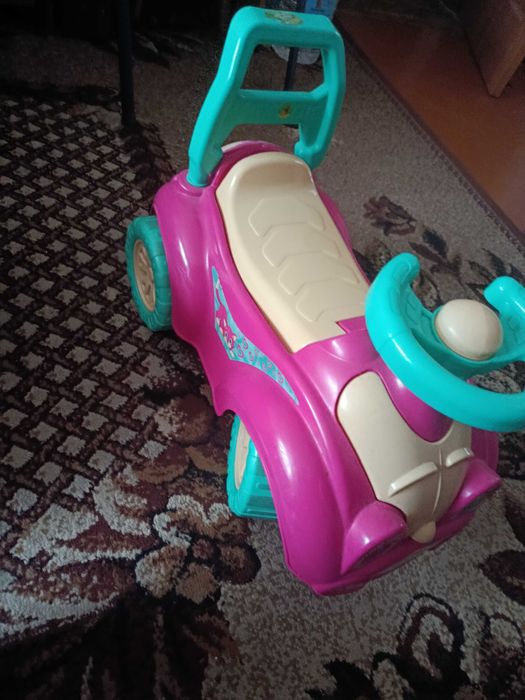 Детская машина каталка, катались только по квартире