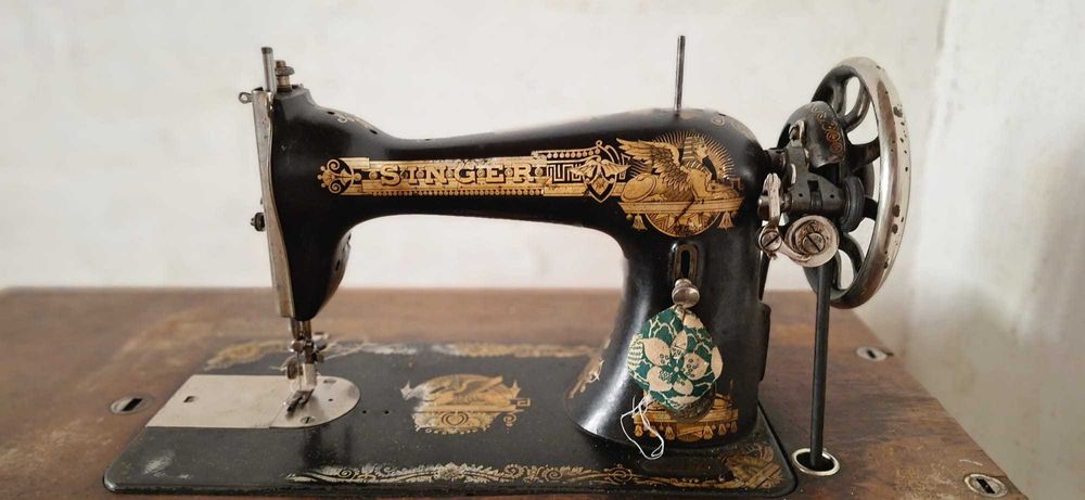 Maquina costura Singer antiga