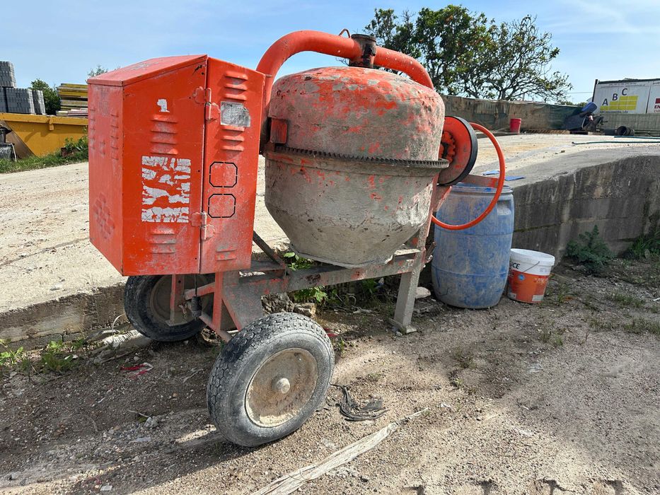 Aluguer: Betoneira Elétrica 300Litros