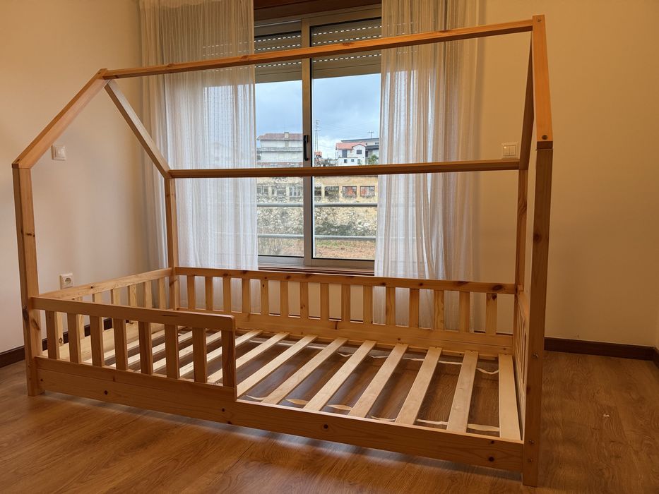 Cama Montessori "Casinha" 90x200 – Madeira Natural sem colchao
