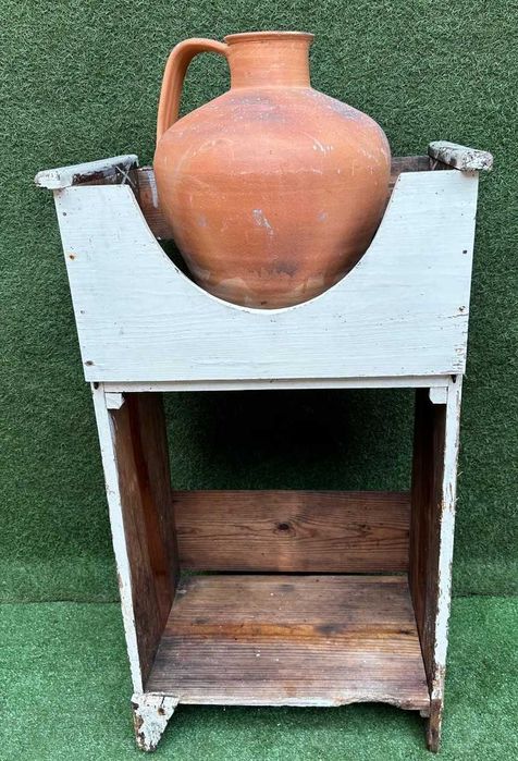 Cantareira antiga em pinho, para bilhas