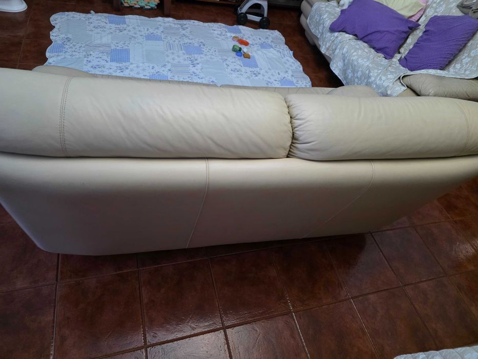 Sofá usado em pele
