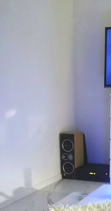 Kolumna centralna JBL EC25 +wzmacniacz Yamaha DSP-A780