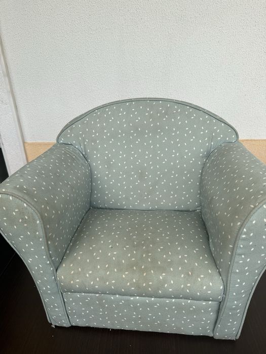 Sofa de crianca verde usado