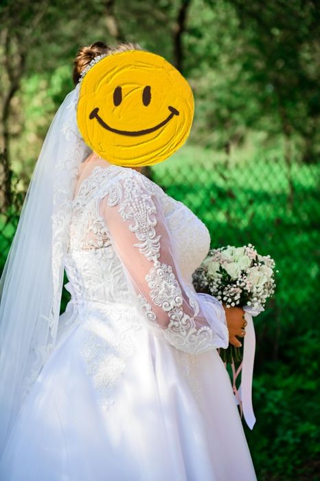 Продам весільну сукню