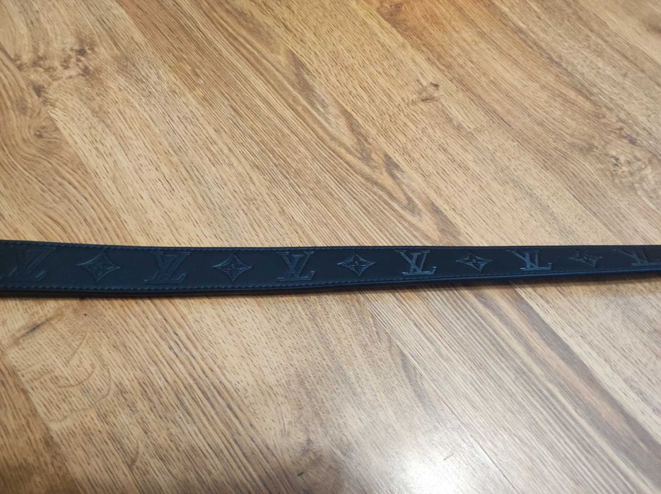 Czarny skórzany pasek lv