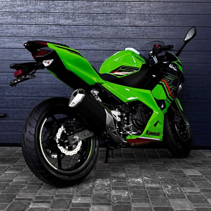 Продам мотоцикл Kawasaki Ninja 250 (0674)