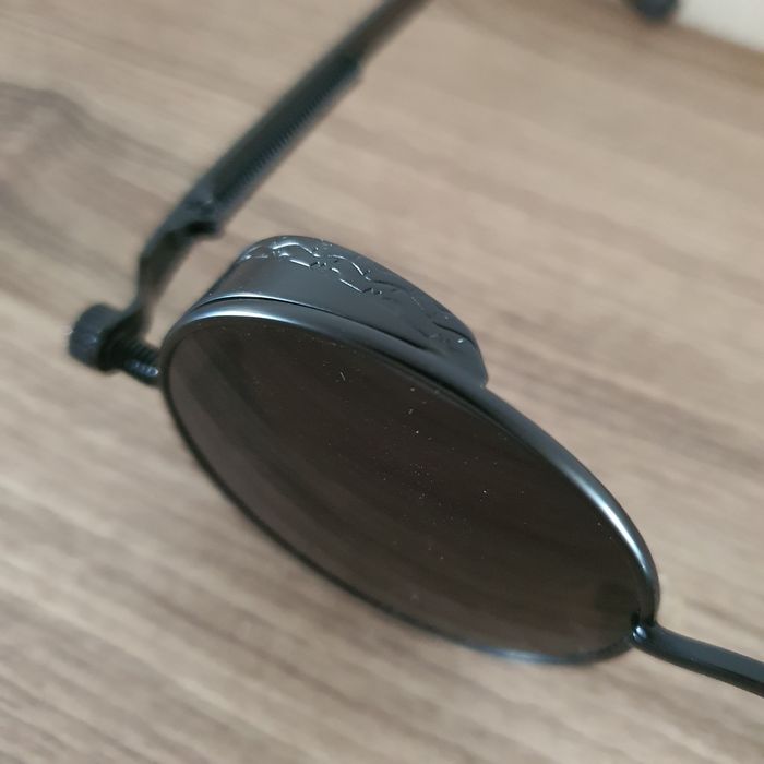Óculos em metal preto estilo retro artesanais