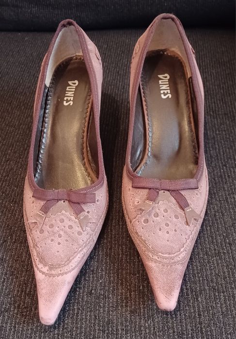 BAIXOU O PREÇO!!! 2,99€!!! Bonito Sapato salto alto, tipo Scarpin.